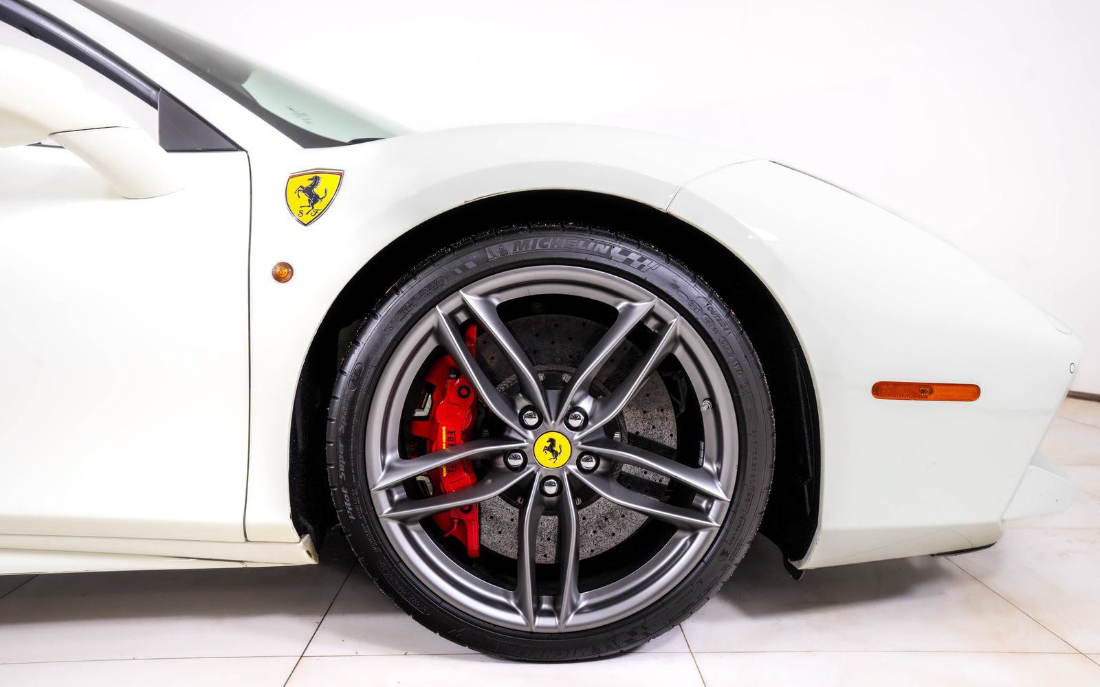 Used 2017 Ferrari 488 Spider RWD image 18
