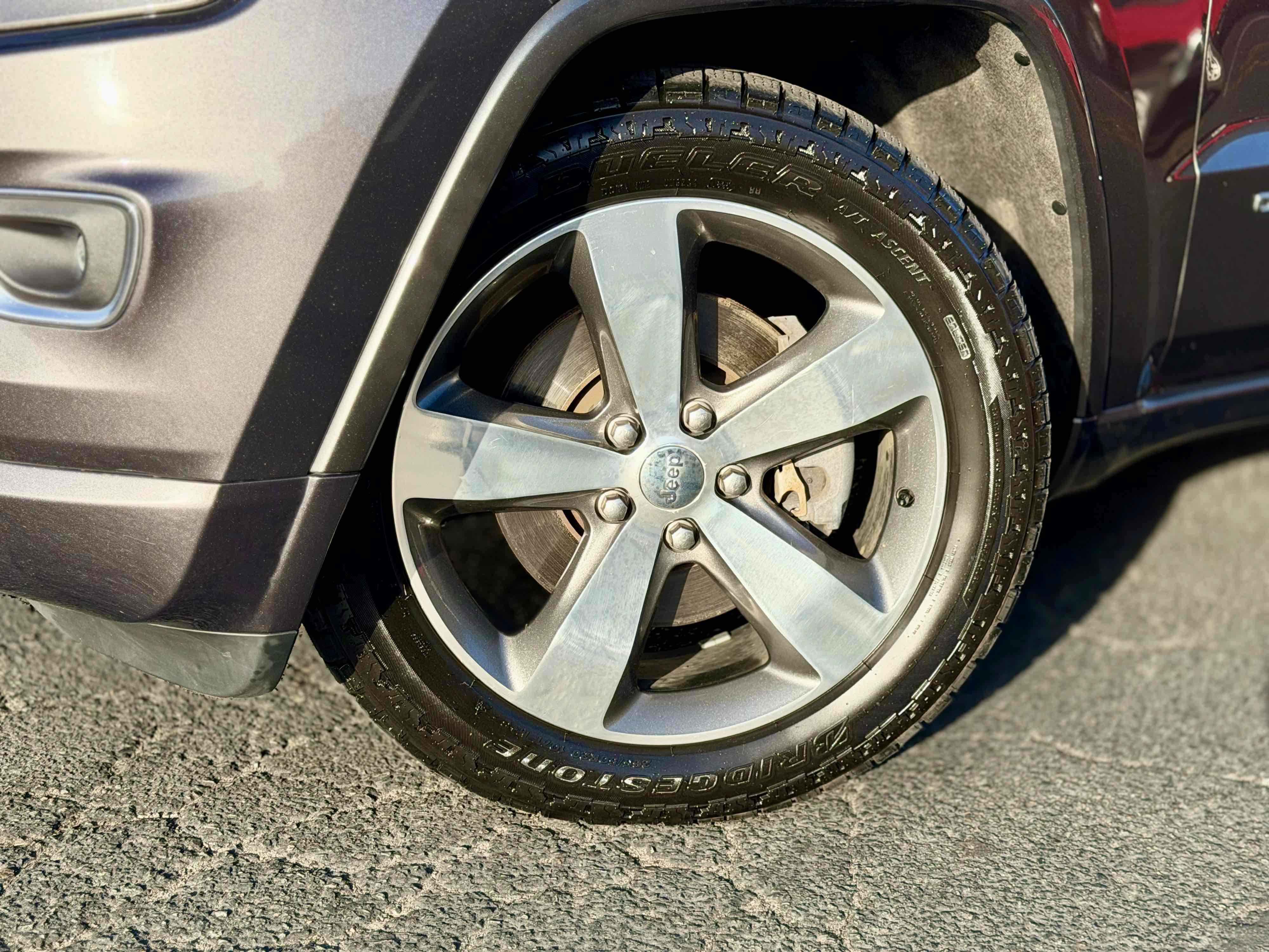 Used 2015 Jeep Grand Cherokee Overland w/ Advanced Technology Group AWD/4WD image 9