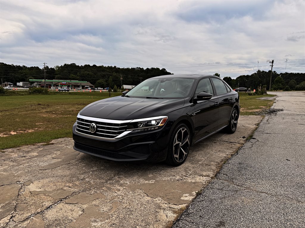 Used 2020 Volkswagen Passat 2.0T R-Line FWD image 1