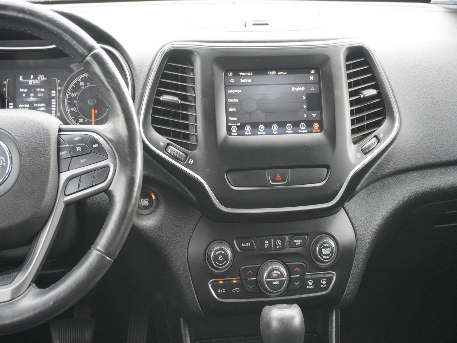 Used 2019 Jeep Cherokee Latitude Plus w/ Comfort/Convenience Group AWD/4WD image 15