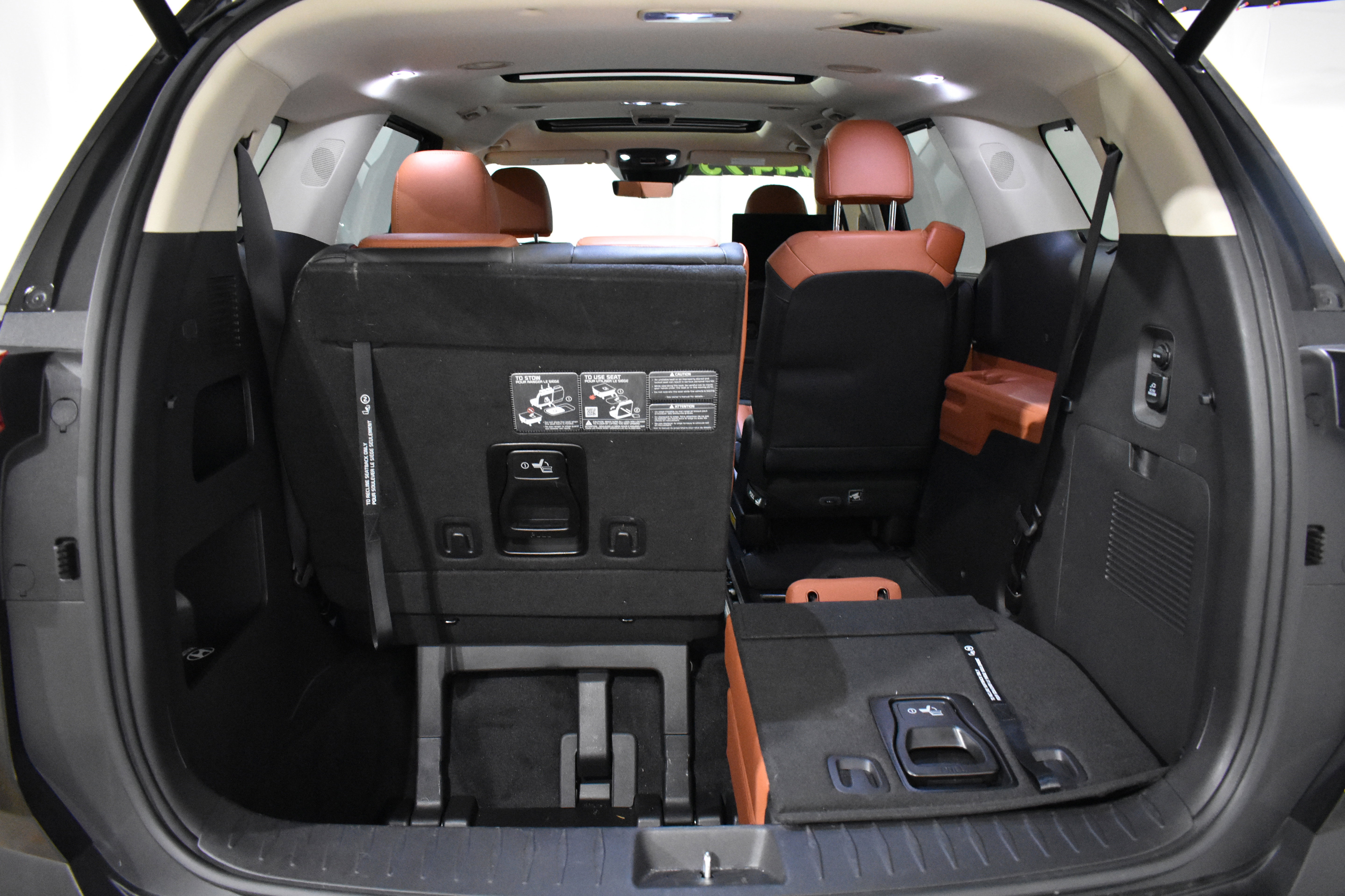 Used 2025 Kia Carnival SX Prestige image 37