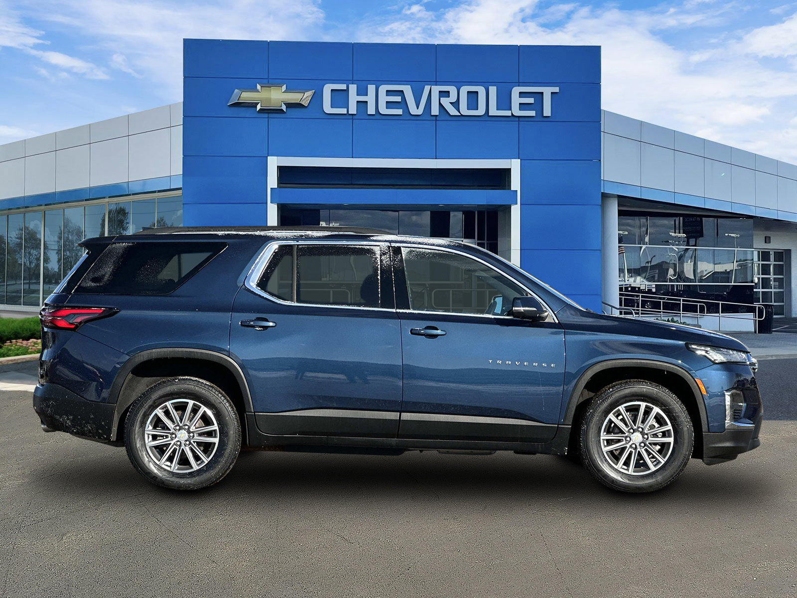 Certified 2023 Chevrolet Traverse LT w/ Rear Camera Mirror Package image 2