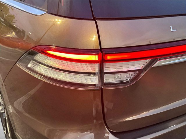 Used 2022 Lincoln Aviator Reserve w/ Equipment Group 201A AWD/4WD image 29