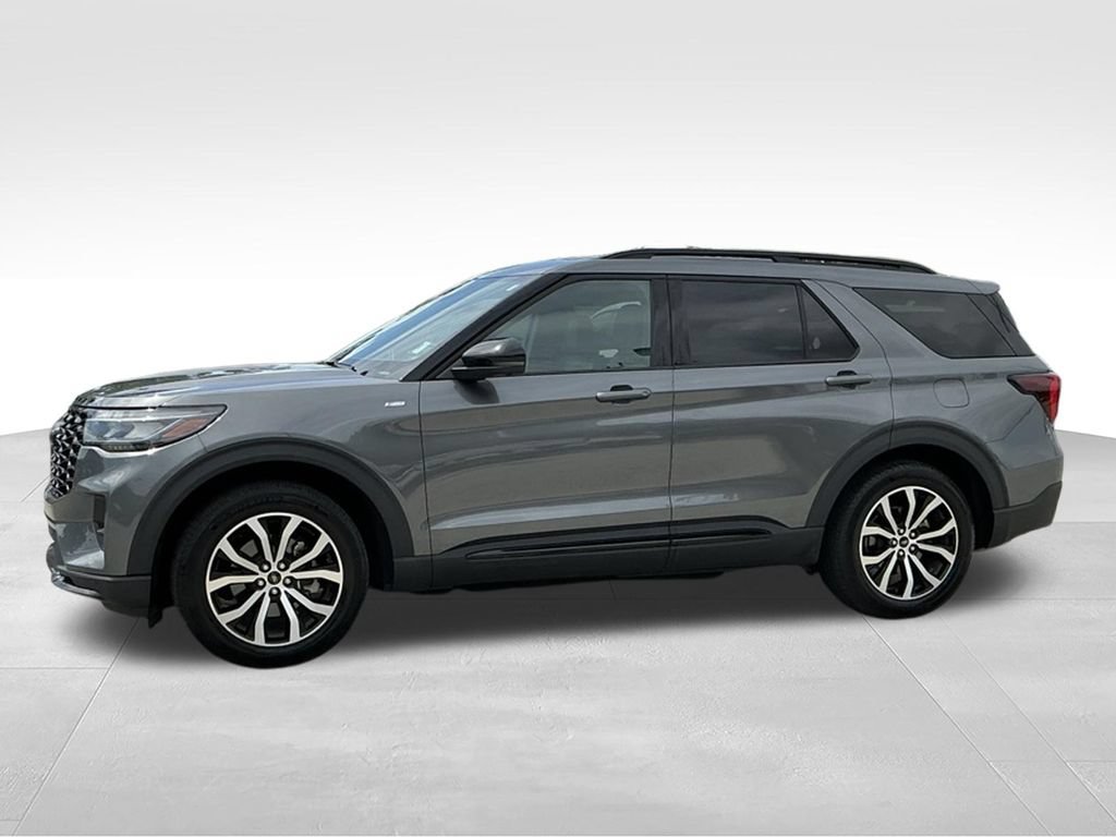 Used 2025 Ford Explorer ST-Line w/ Premium Package RWD image 3