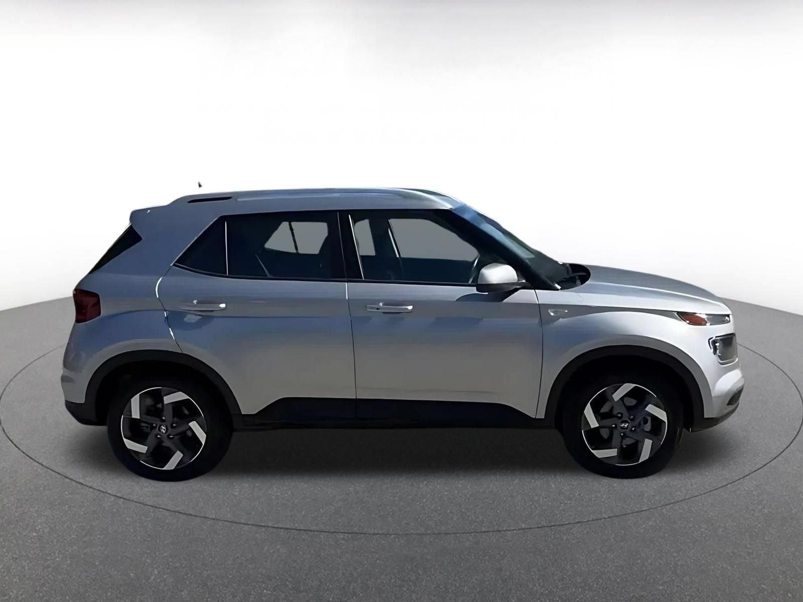Used 2026 Hyundai Venue SEL FWD image 15