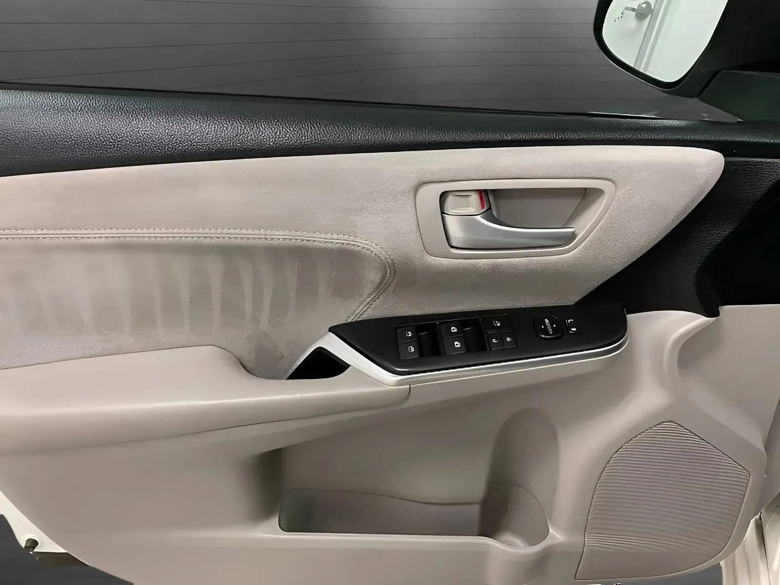 Used 2017 Toyota Camry XSE w/ Advanced Technology Package FWD image 9