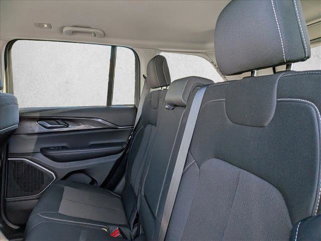 Used 2022 Jeep Grand Cherokee Laredo w/ Luxury Tech Group I image 15