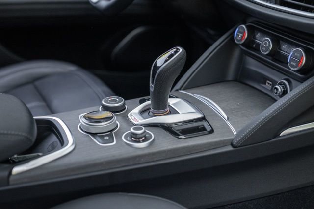 Used 2023 Alfa Romeo Stelvio Ti w/ Active Assist Plus Package AWD/4WD image 39