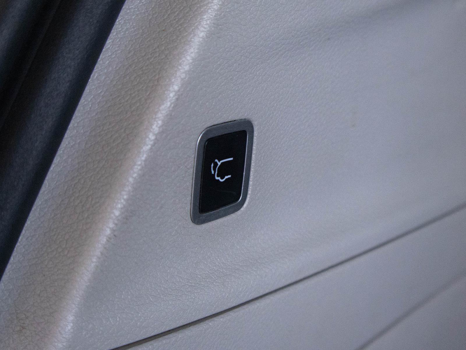 Used 2022 Chrysler Voyager LX FWD image 24