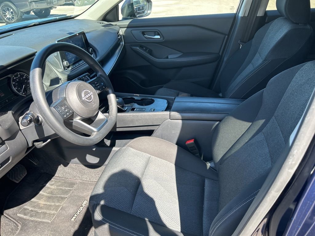 Used 2024 Nissan Rogue SV image 5