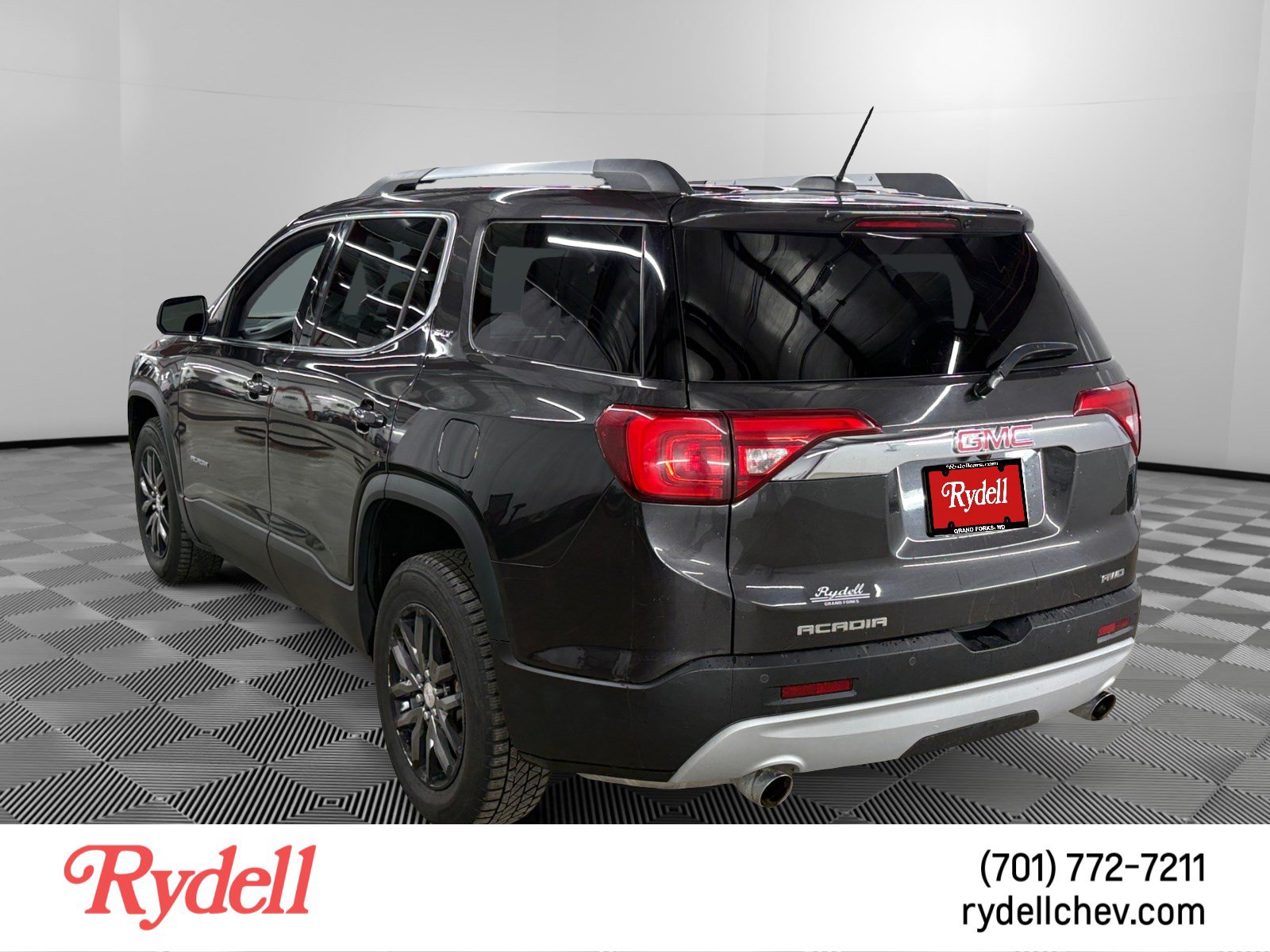 Used 2017 GMC Acadia SLT AWD/4WD image 3