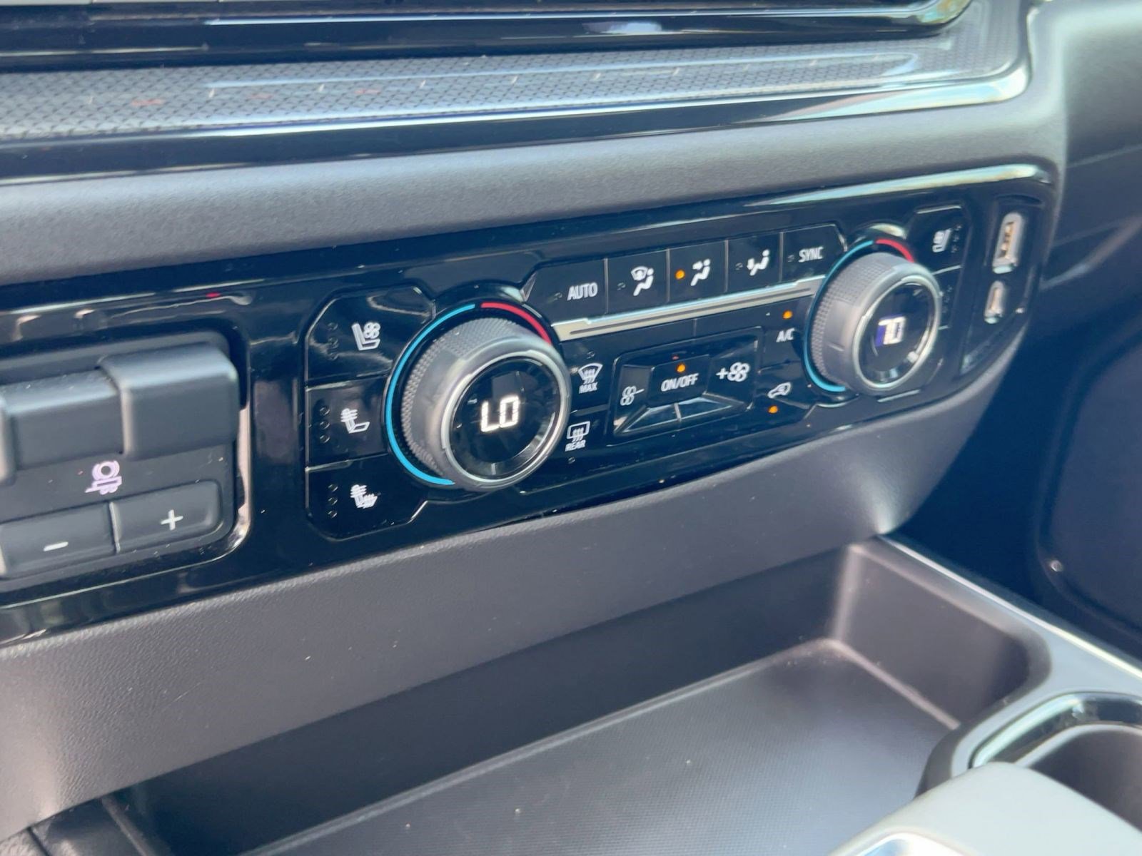 Used 2023 Chevrolet Silverado 1500 ZR2 w/ Technology Package image 18