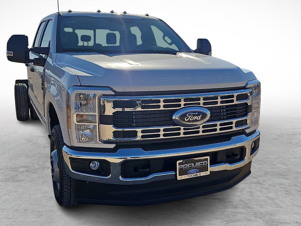 New 2026 Ford F350 XL w/ XL Chrome Package AWD/4WD image 2