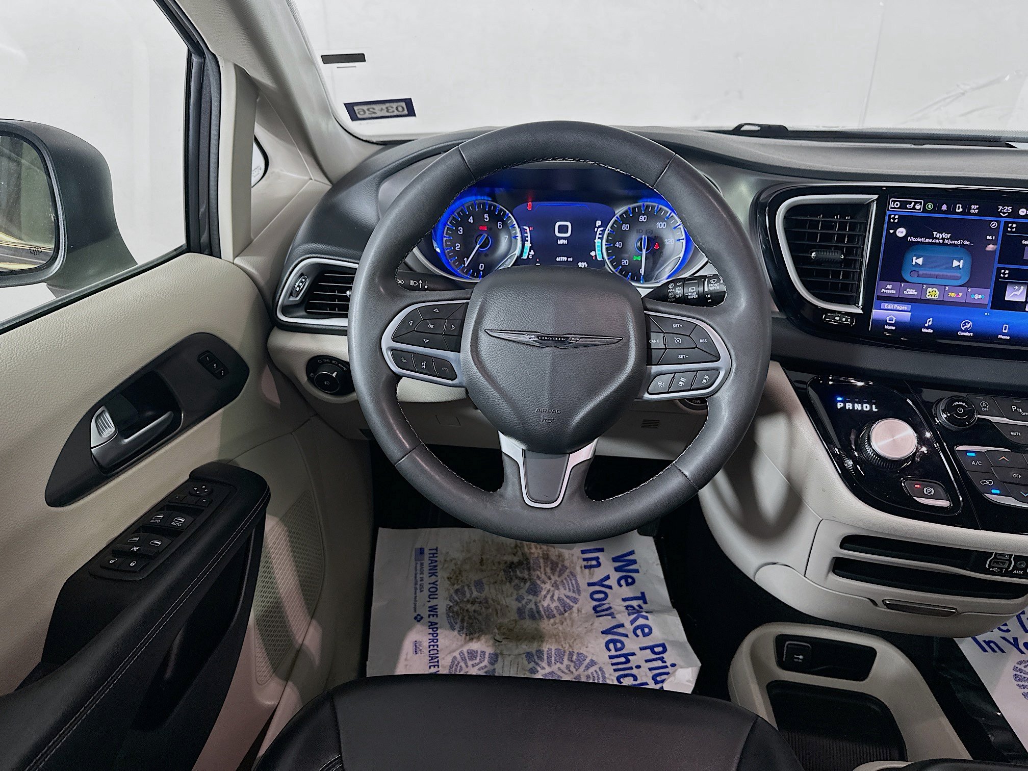Used 2023 Chrysler Pacifica Touring-L FWD image 20