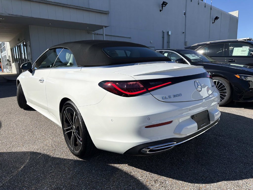 Used 2025 Mercedes-Benz CLE 300 4MATIC Cabriolet image 5