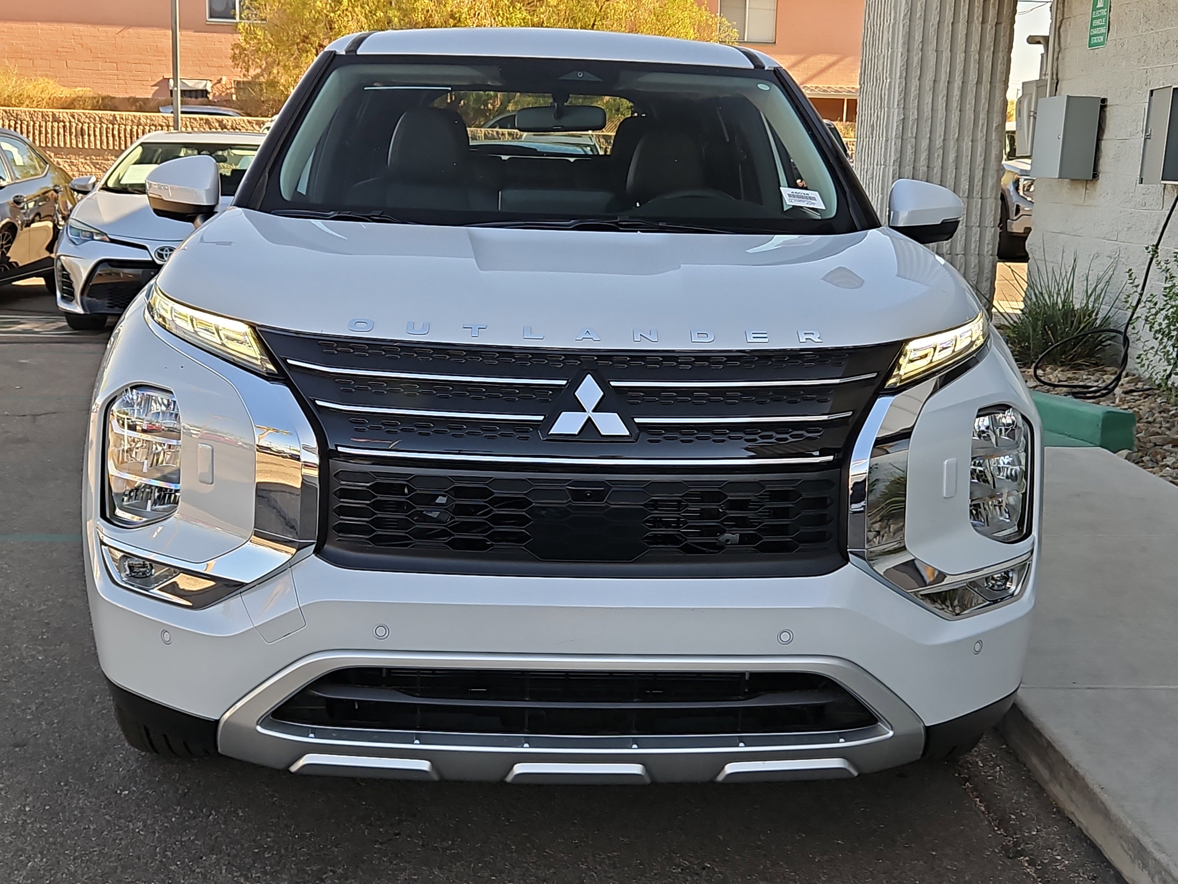 New 2025 Mitsubishi Outlander SE image 2
