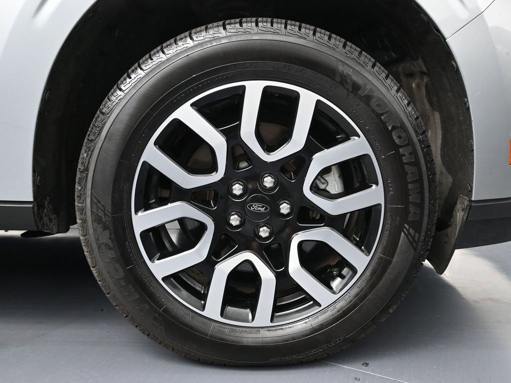 Used 2022 Ford Maverick Lariat w/ Lariat Luxury Package image 12