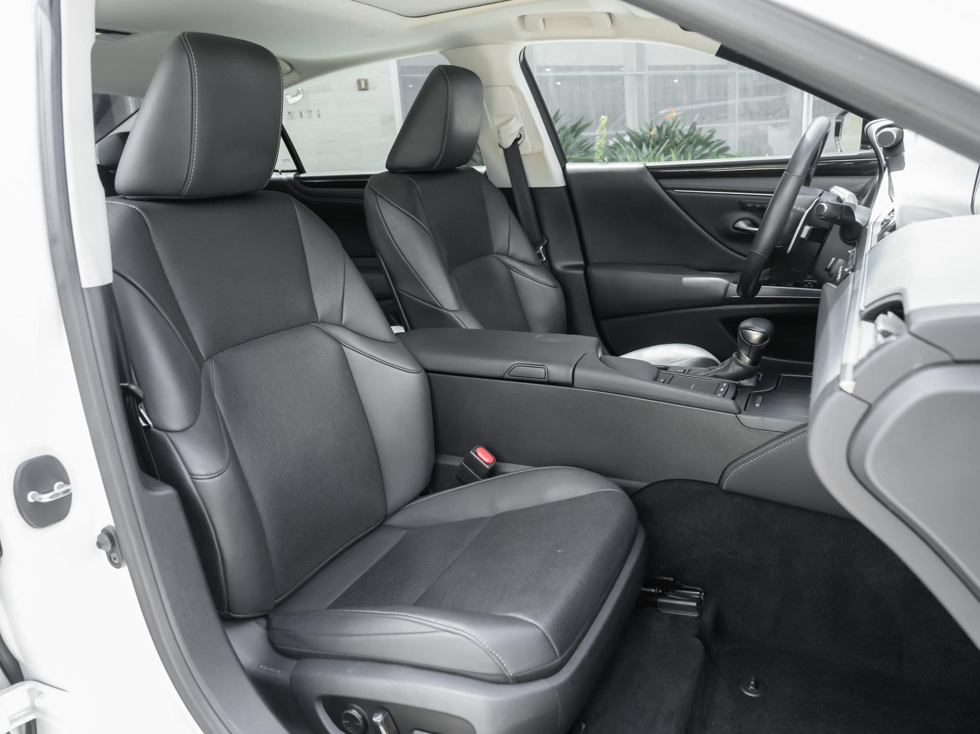 Used 2020 Lexus ES 300h w/ Premium Package FWD image 42