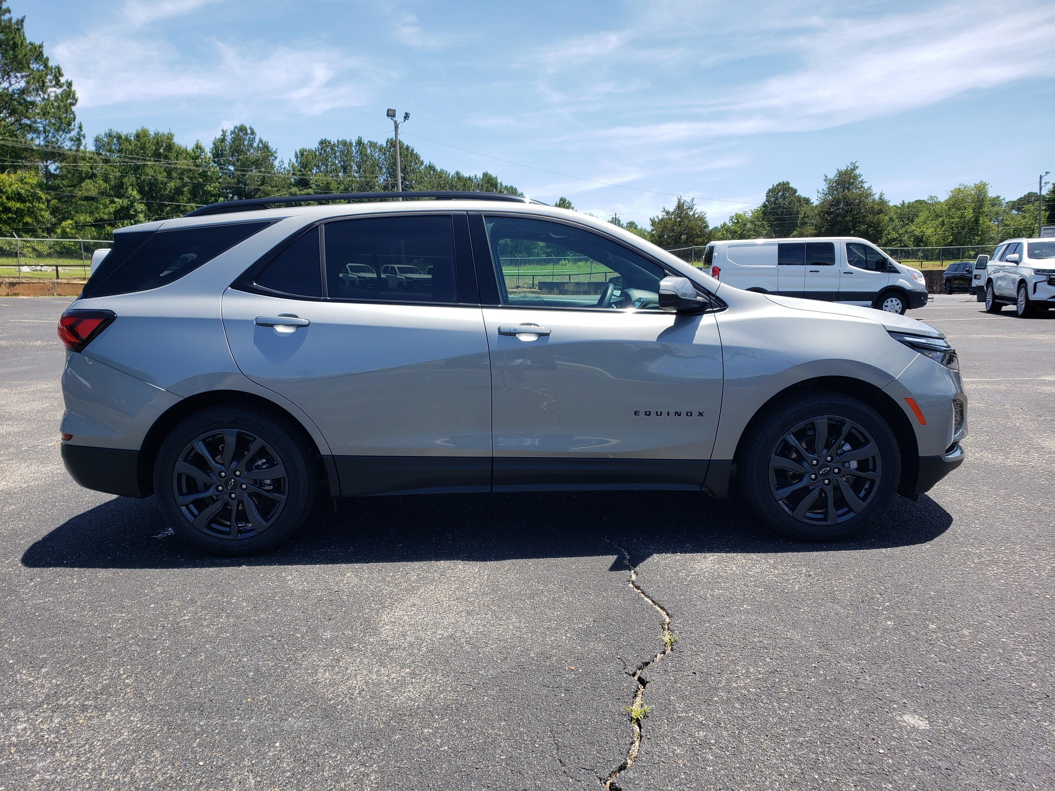 Used 2023 Chevrolet Equinox RS w/ RS Leather Package FWD image 5
