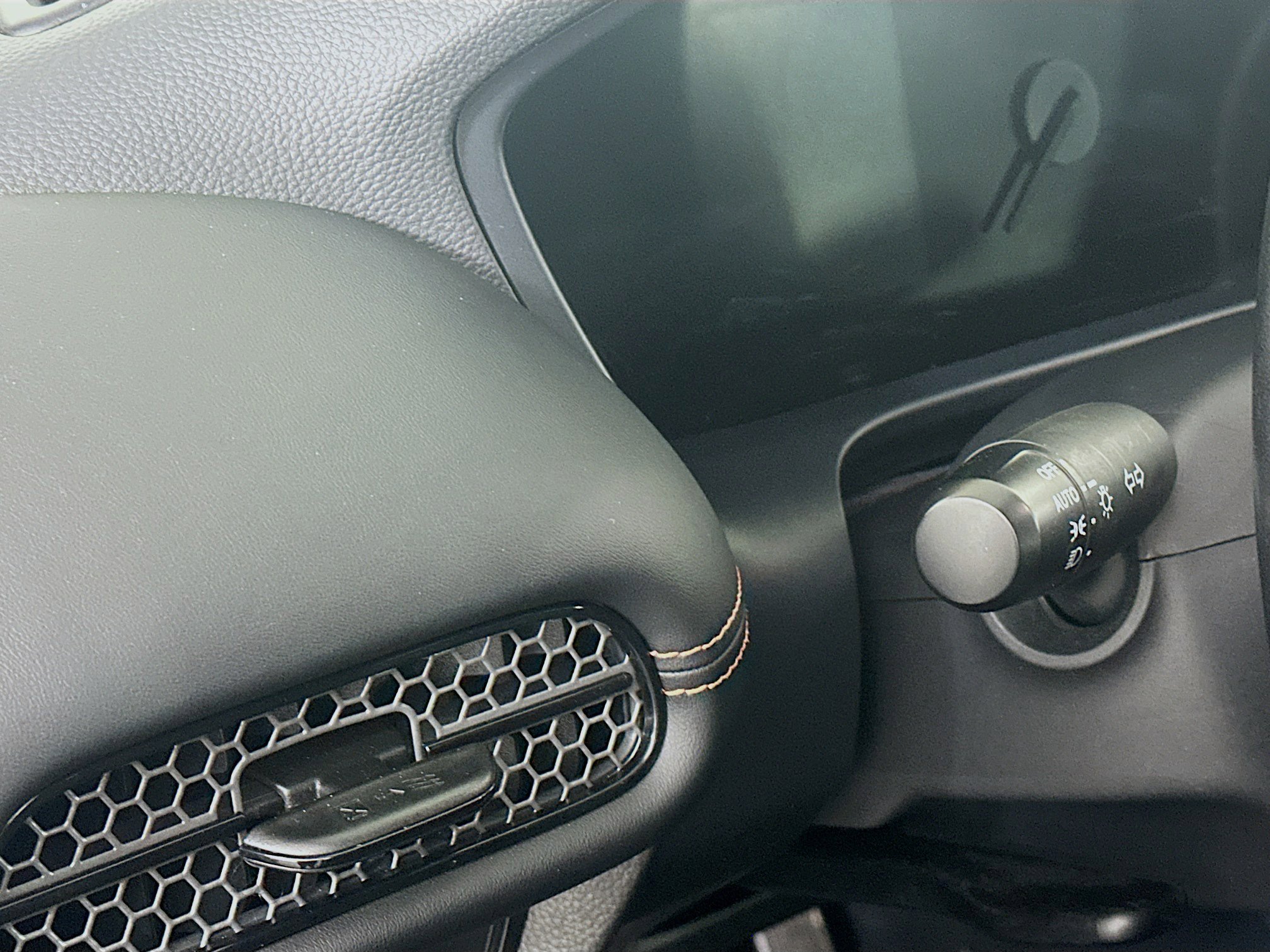 Used 2025 Honda HR-V Sport image 17