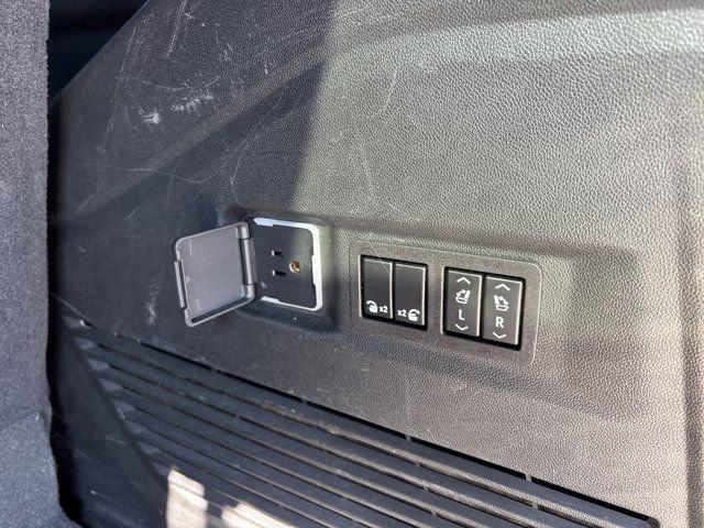 Used 2023 GMC Yukon Denali Ultimate image 7