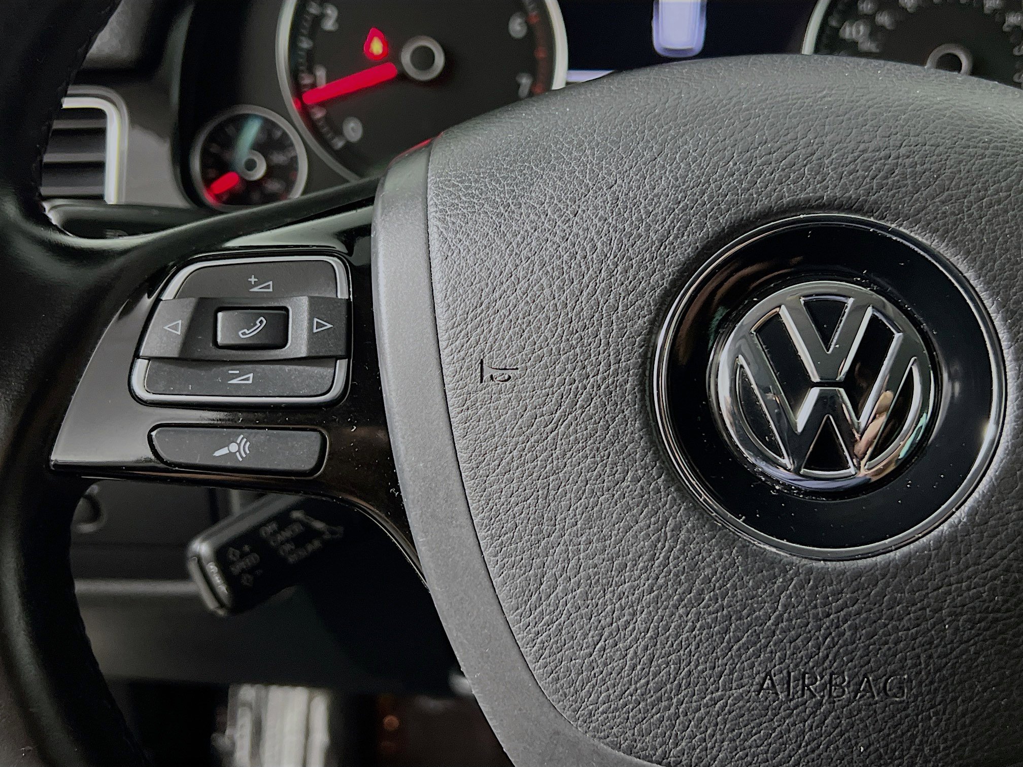 Used 2014 Volkswagen Touareg Sport image 19