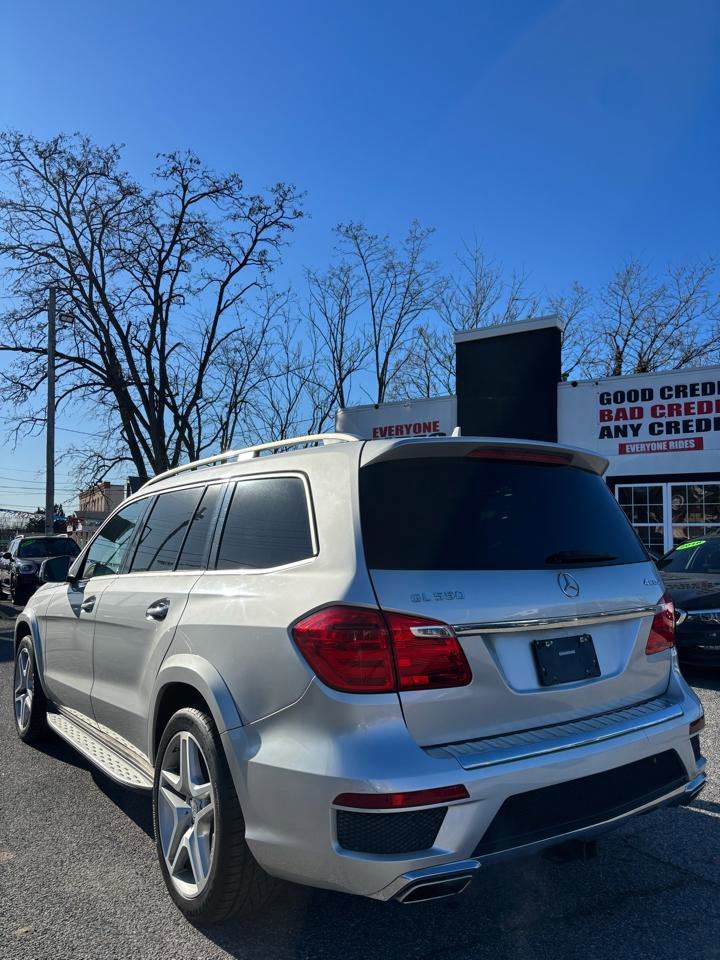 Used 2016 Mercedes-Benz GL 550 4MATIC image 2