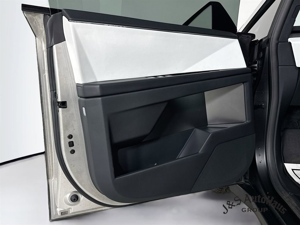 Used 2024 Tesla Cybertruck AWD Crew Cab image 22