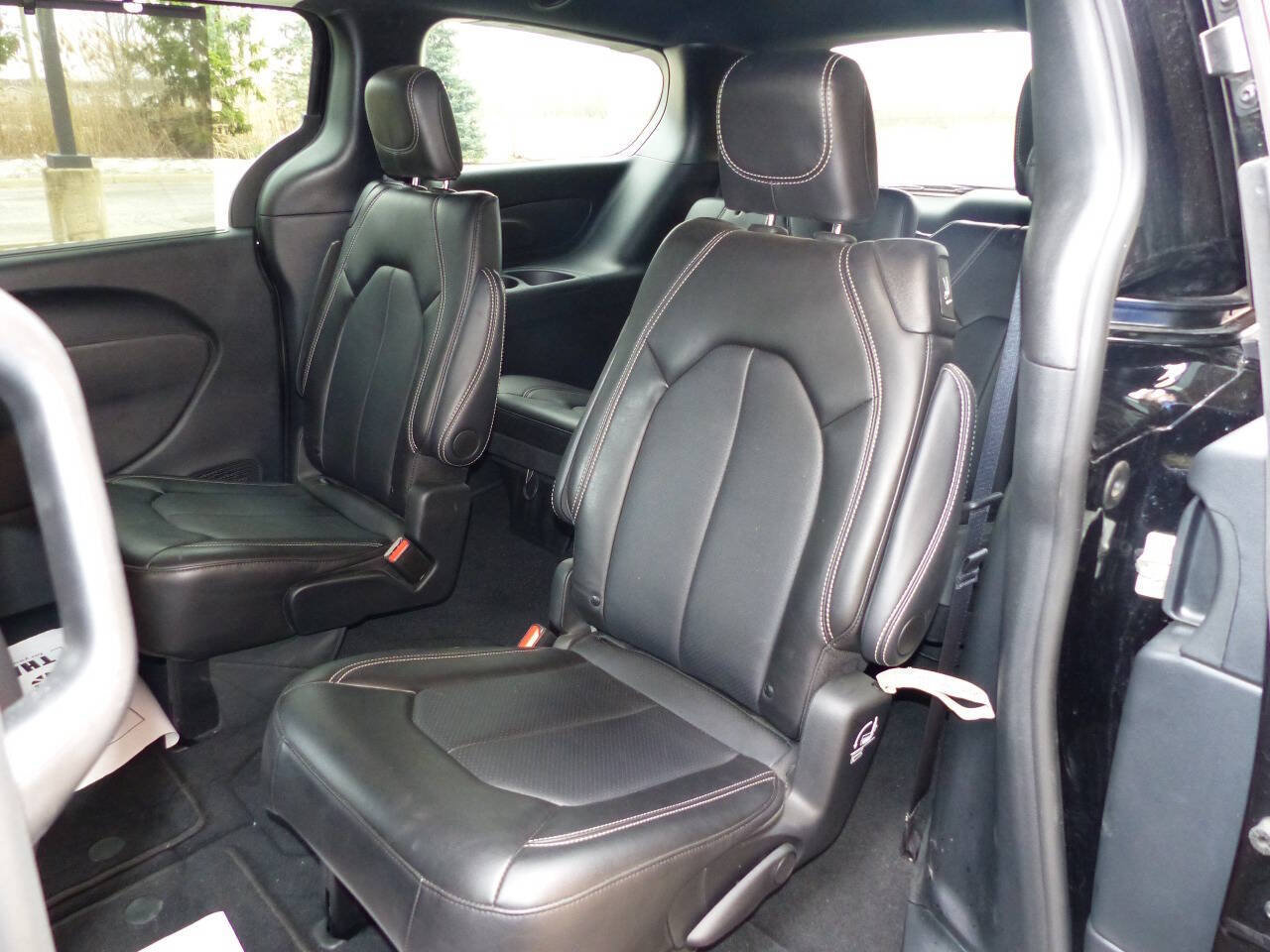 Used 2025 Chrysler Pacifica Select FWD image 24