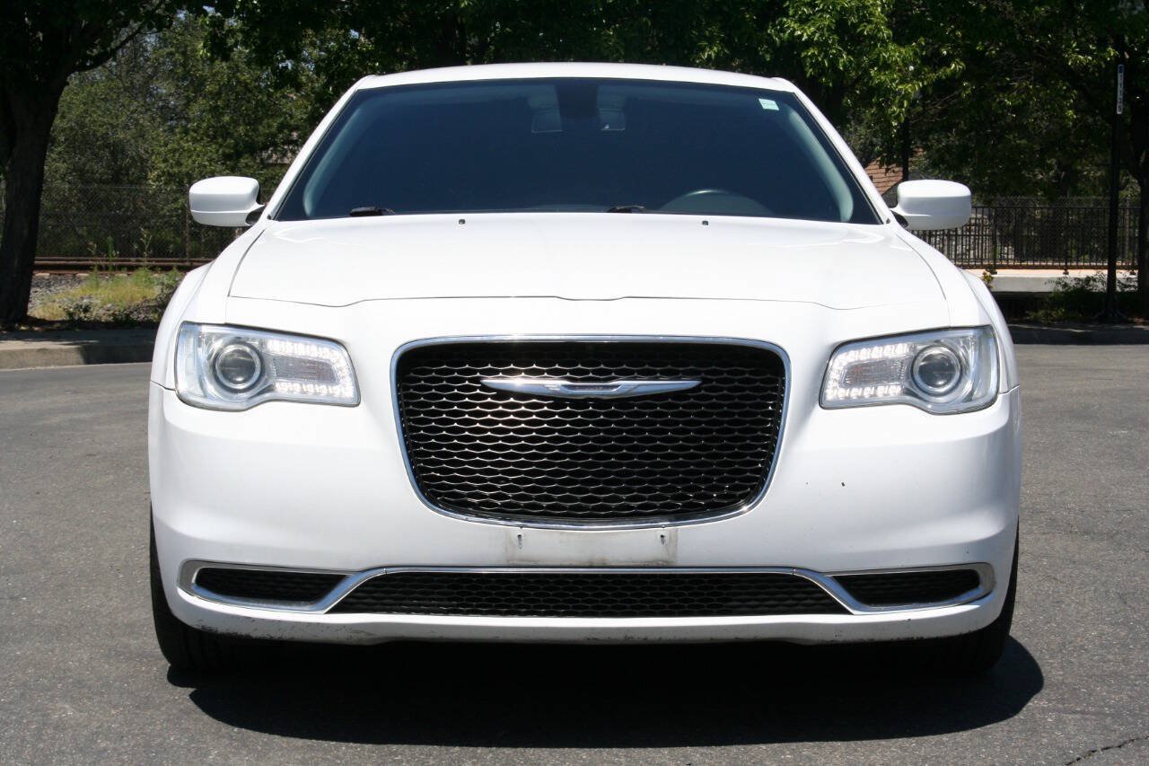 Used 2017 Chrysler 300 Limited RWD image 3