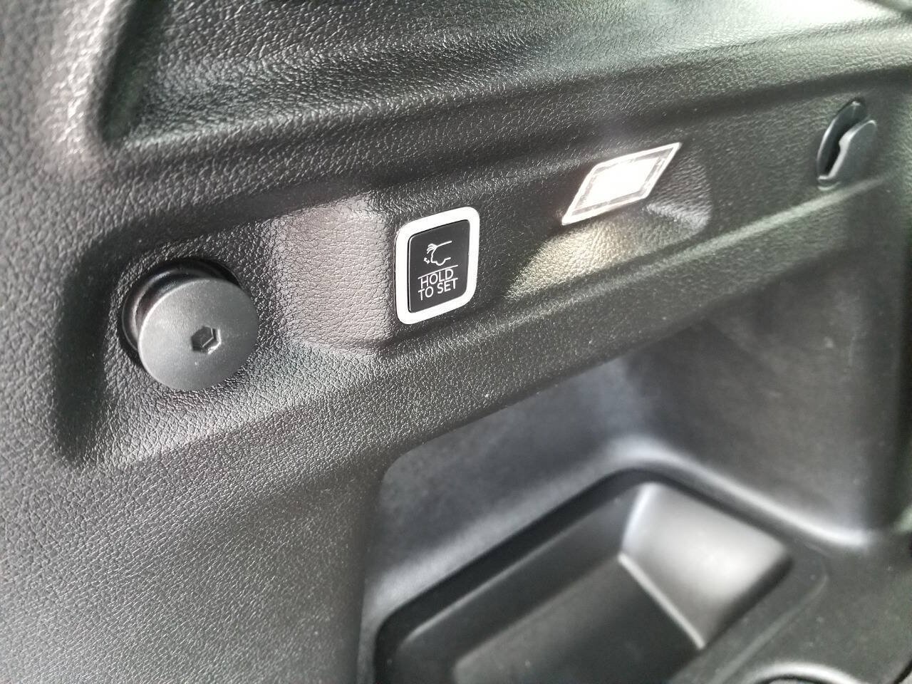 Certified 2024 Jeep Grand Cherokee L Altitude AWD/4WD image 22