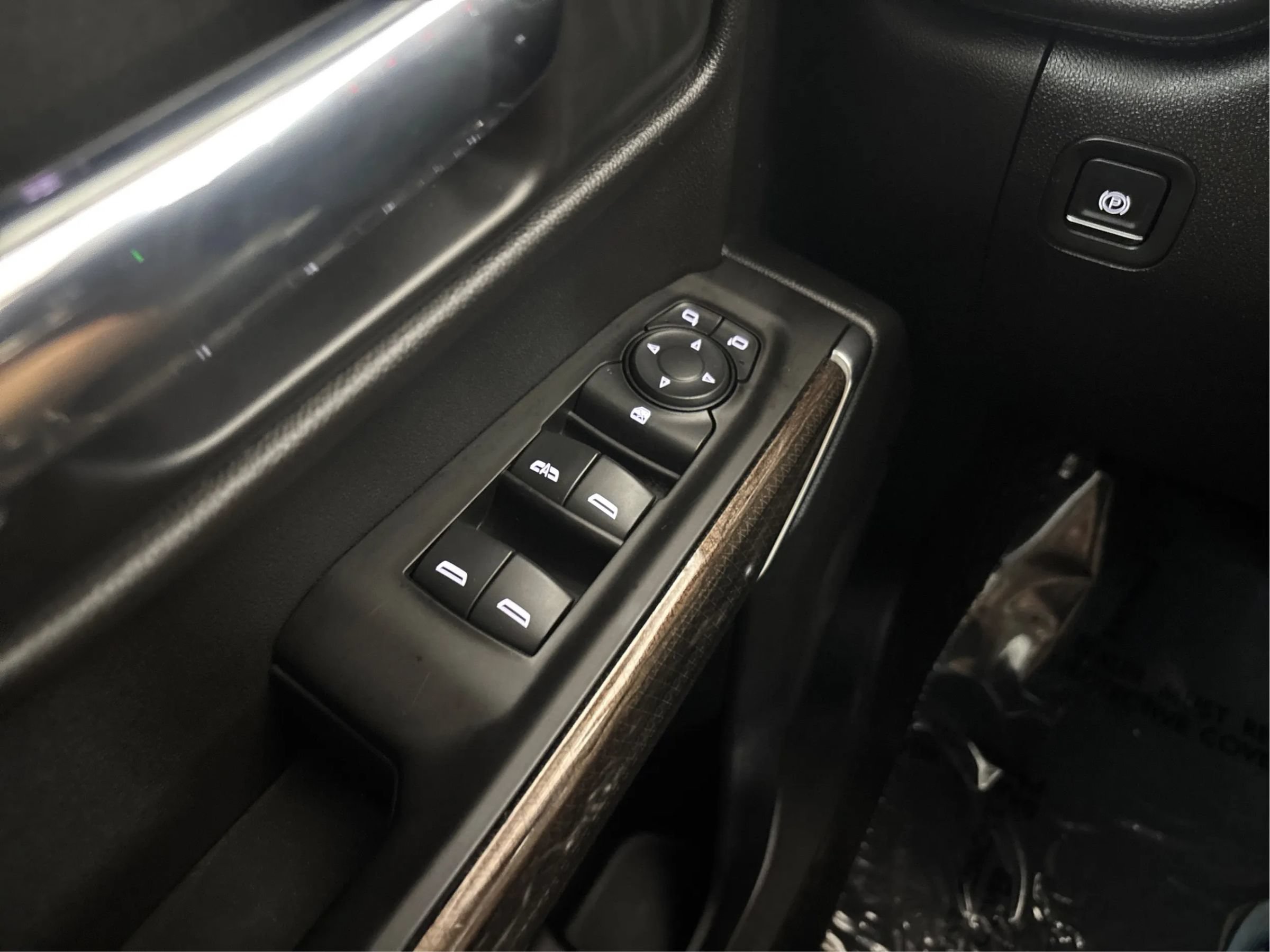 Used 2020 Chevrolet Silverado 1500 RST AWD/4WD image 40