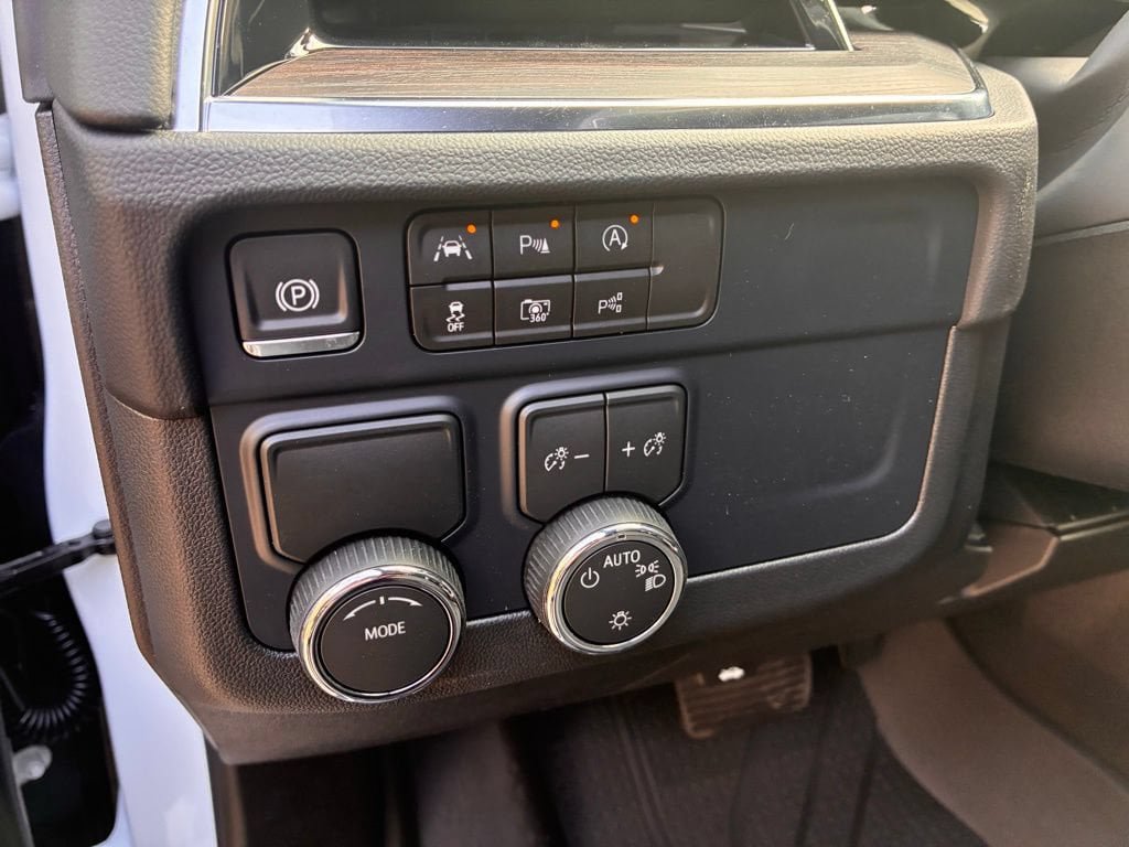 New 2026 Chevrolet Suburban LS w/ LPO, Dark Essentials Package RWD image 24