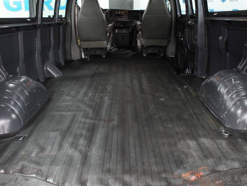 Used 2017 Chevrolet Express 3500 Extended RWD image 16