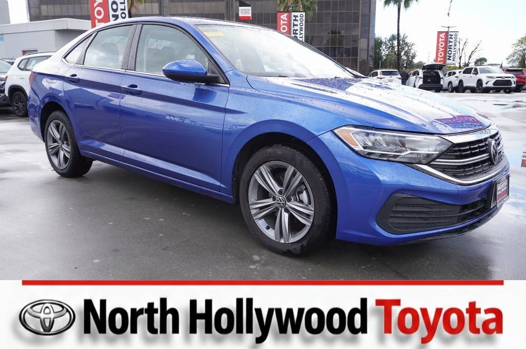 Used 2024 Volkswagen Jetta SE image 1