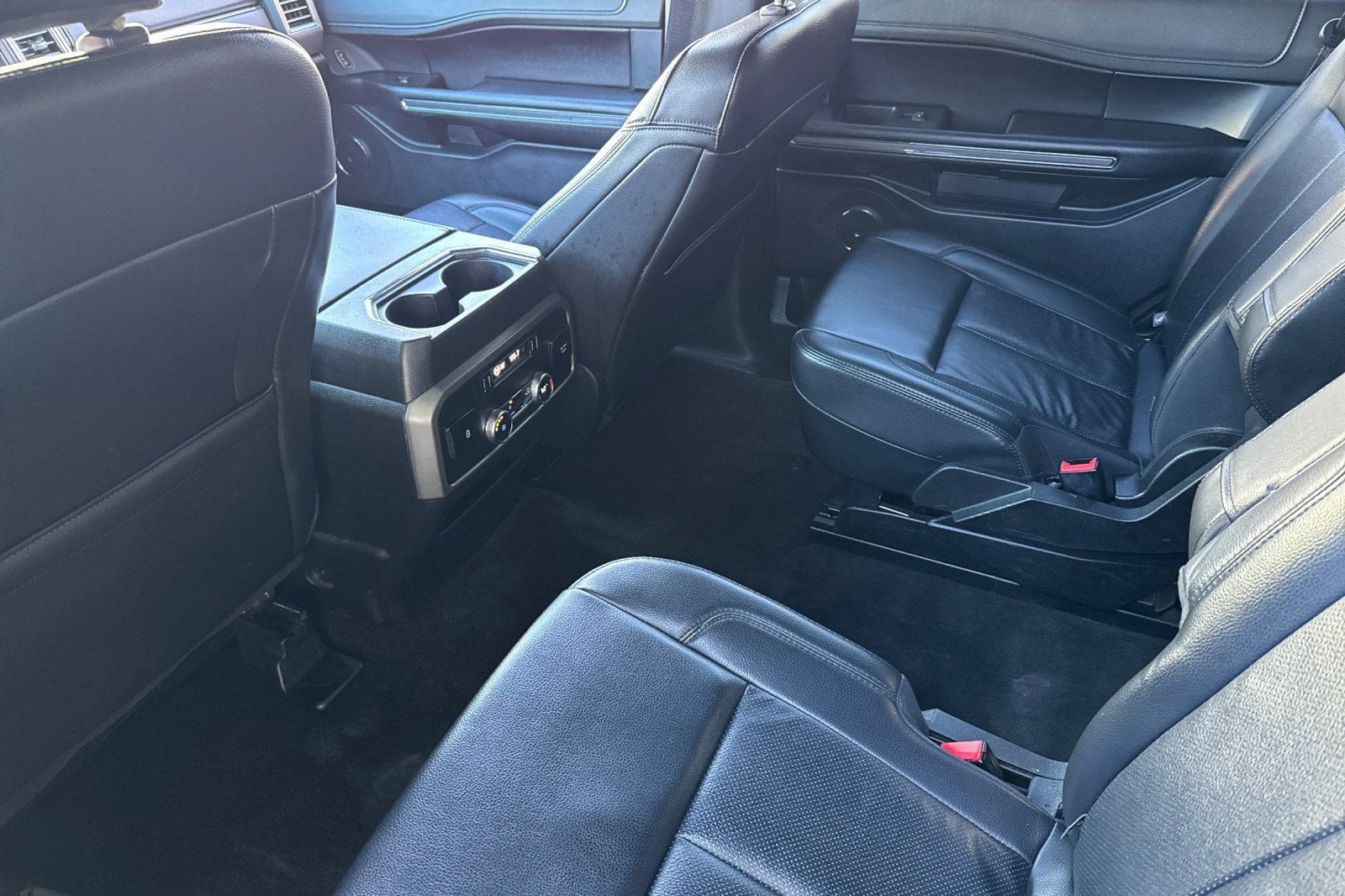 Used 2020 Ford Expedition XLT w/ Equipment Group 202A AWD/4WD image 25