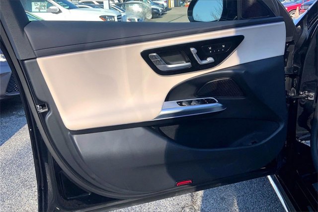 Used 2025 Mercedes-Benz E 350 4MATIC Sedan image 18