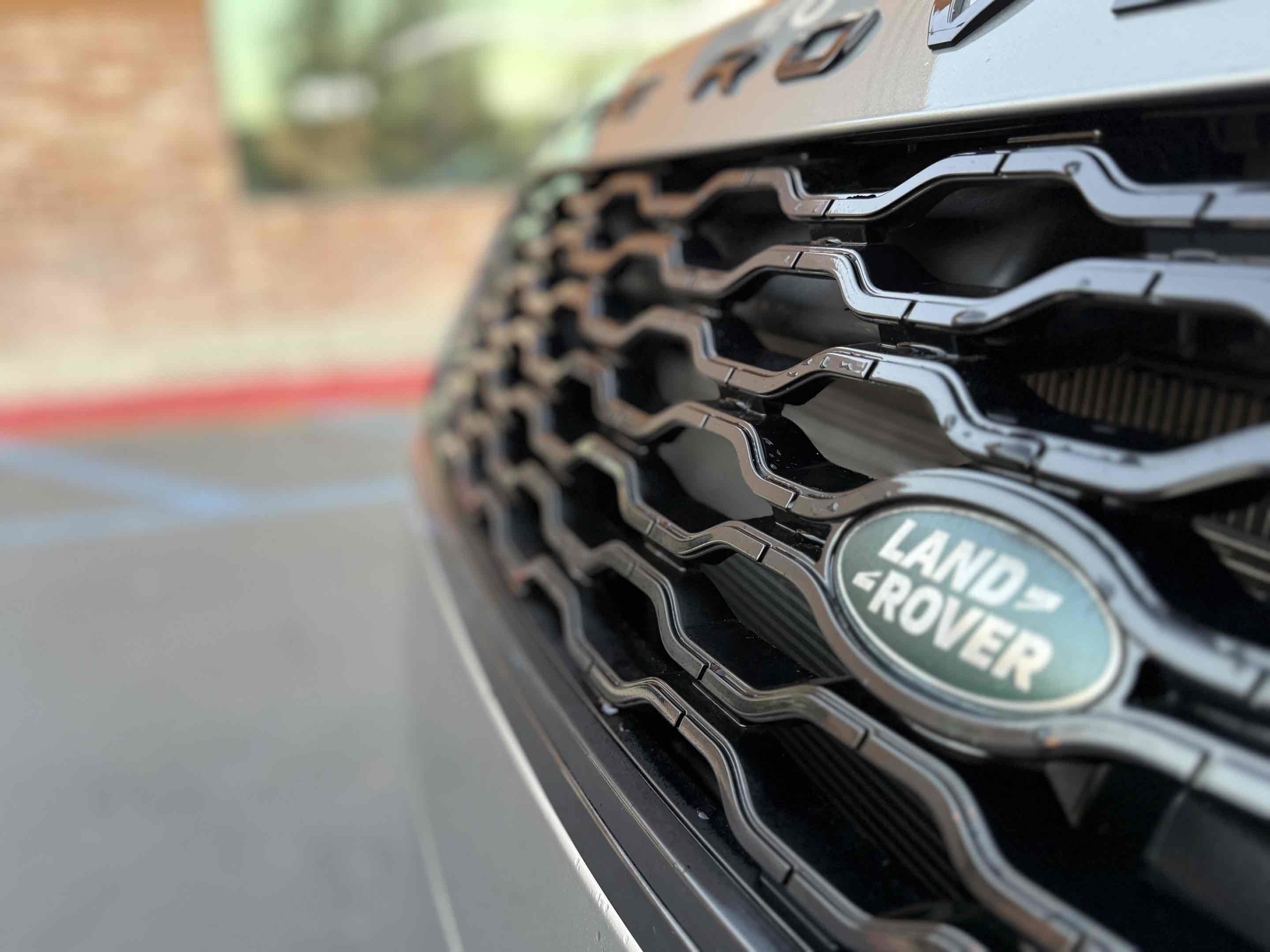 Used 2018 Land Rover Range Rover Velar R-Dynamic SE image 19