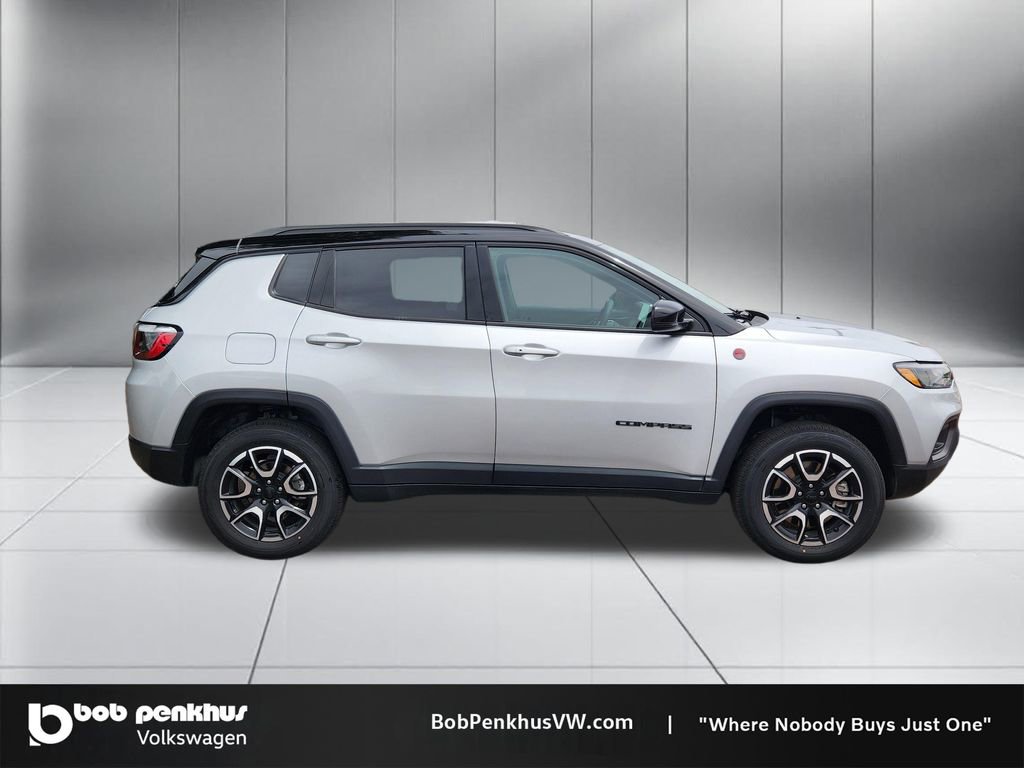 Used 2024 Jeep Compass Trailhawk AWD/4WD image 24