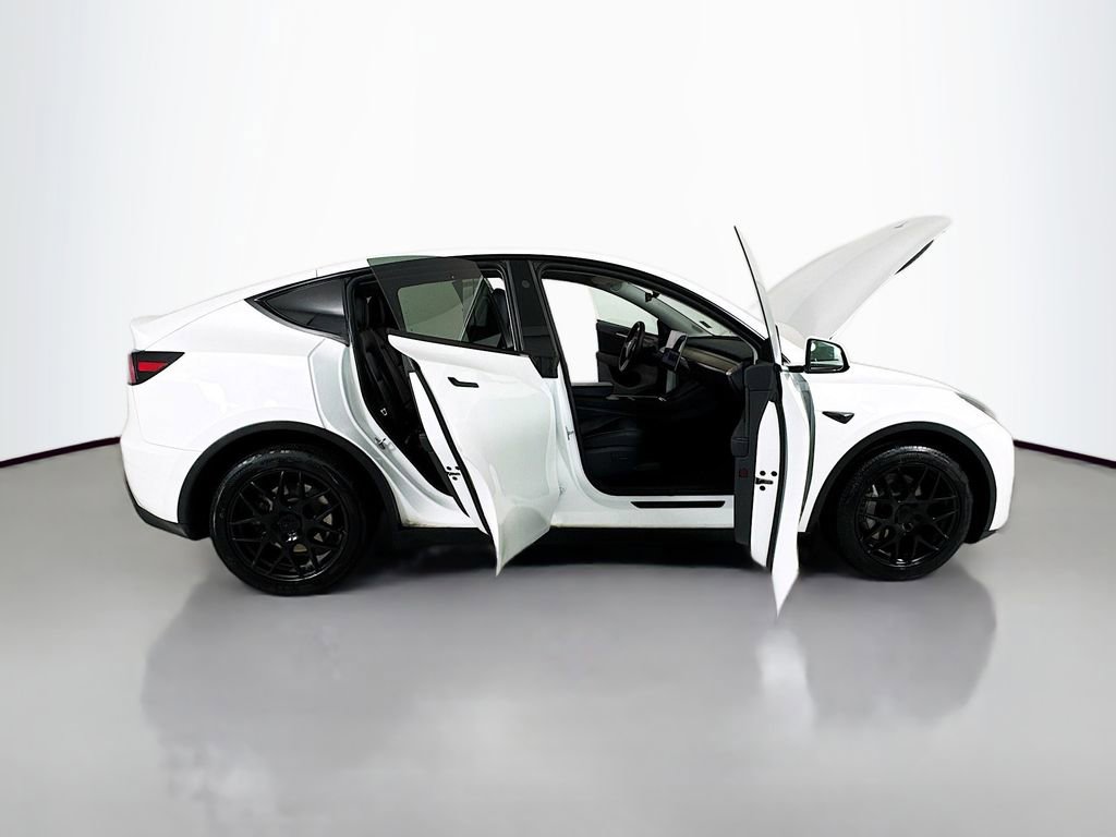 Used 2025 Tesla Model Y Long Range AWD/4WD image 36
