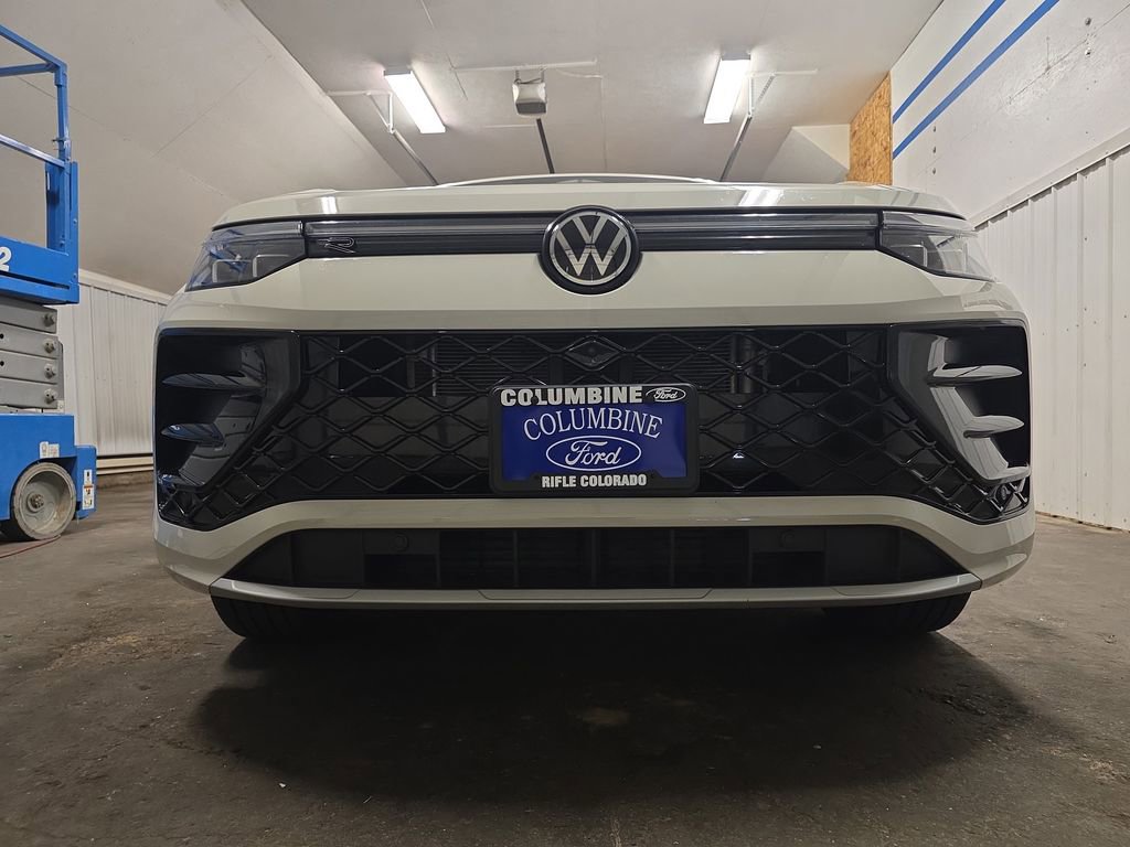 Used 2025 Volkswagen Tiguan SEL R-Line AWD/4WD image 6