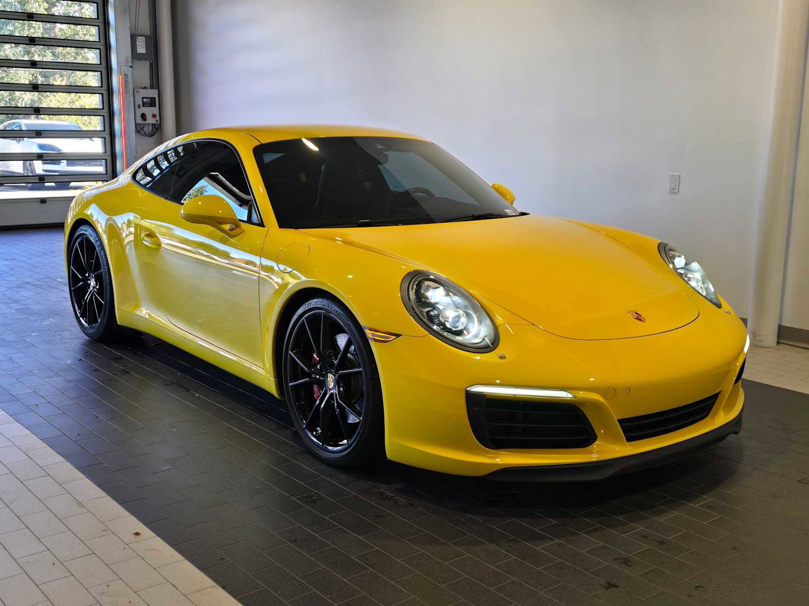 Used 2017 Porsche 911 Carrera S image 9