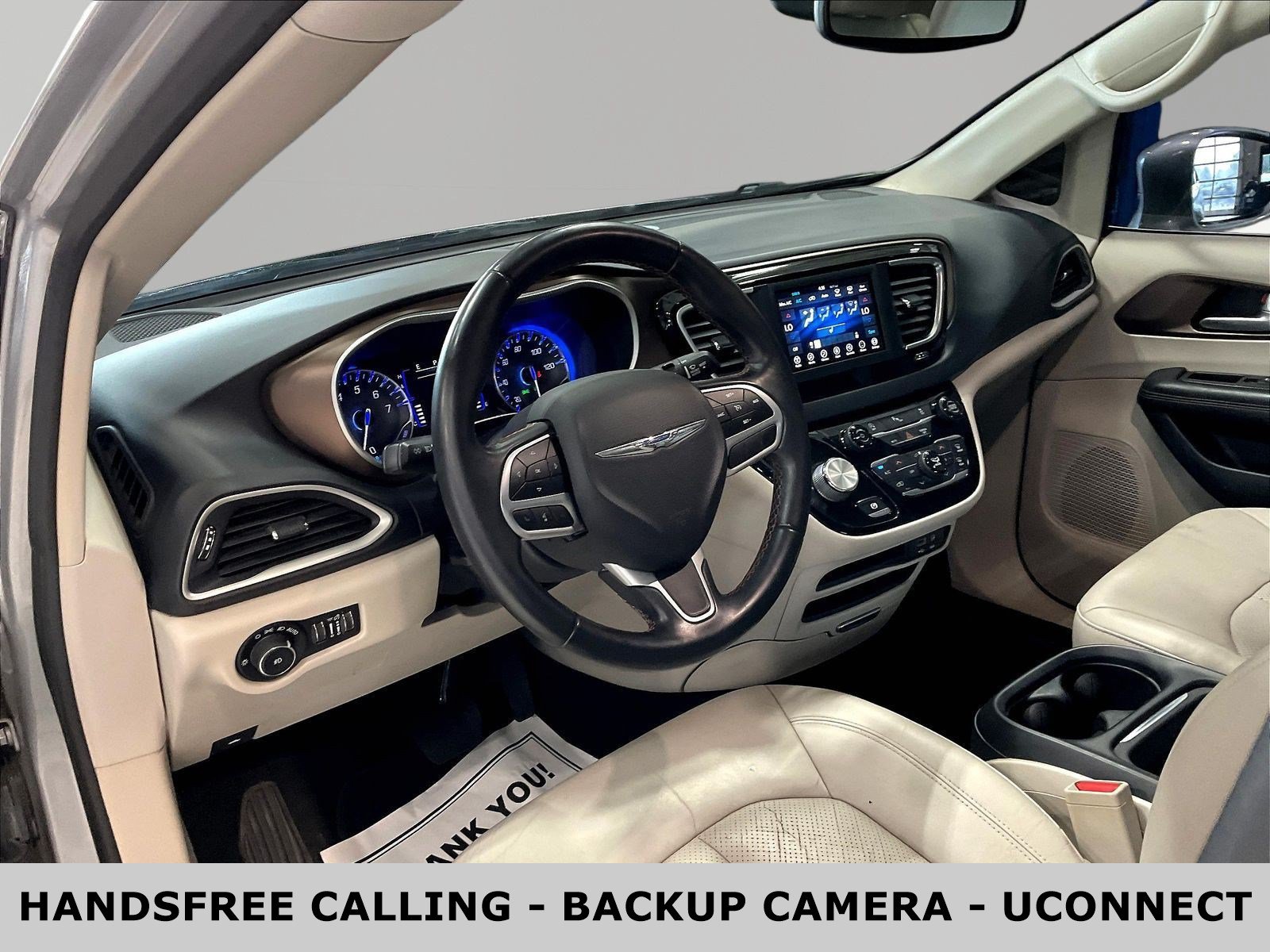 Used 2018 Chrysler Pacifica Touring-L FWD image 17