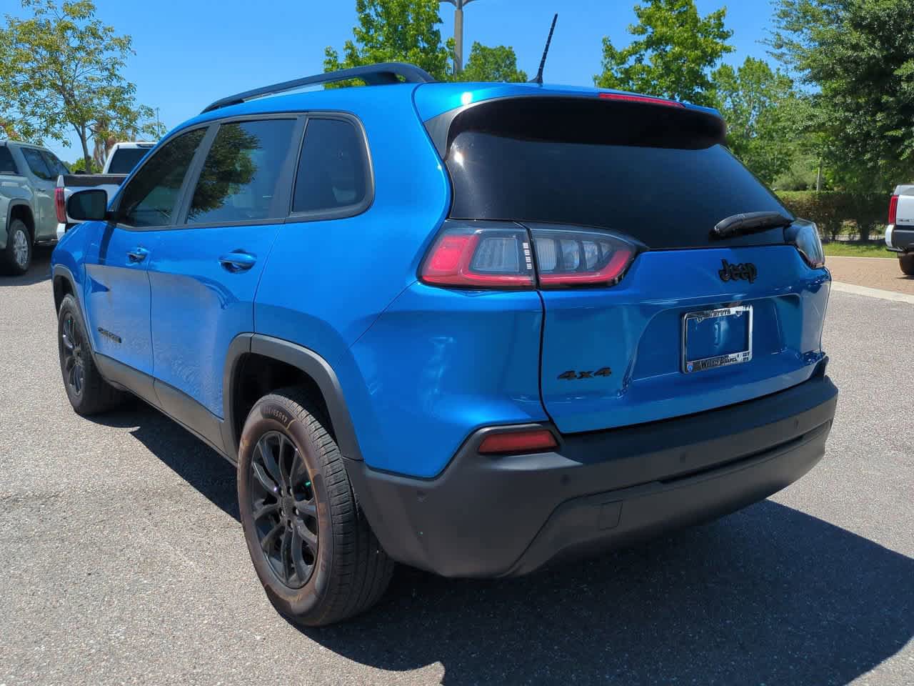 Used 2023 Jeep Cherokee Altitude Lux AWD/4WD image 4