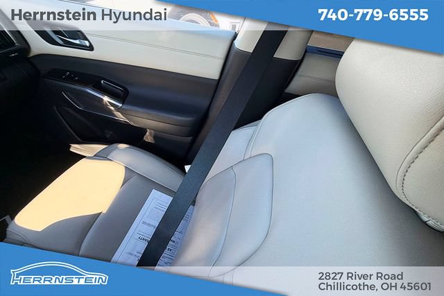 Used 2024 Nissan Pathfinder SL w/ Black Appearance Package AWD/4WD image 11