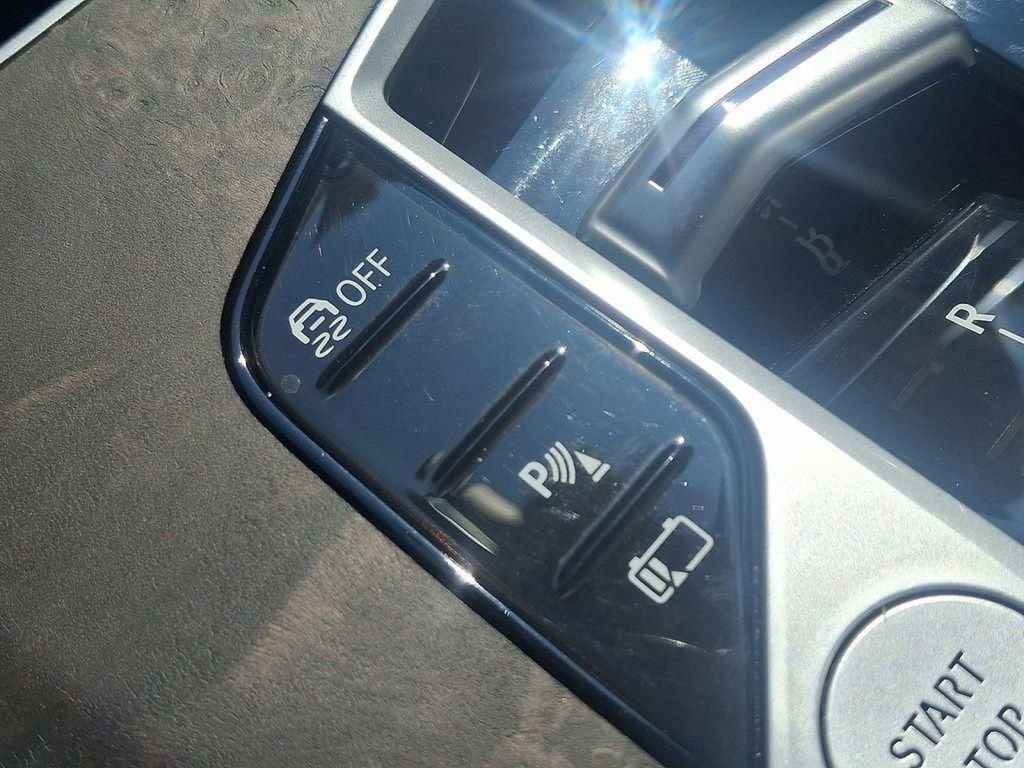 Certified 2025 BMW X5 xDrive50e w/ Climate Comfort Package image 26