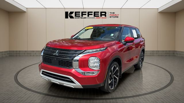 Used 2022 Mitsubishi Outlander SE image 1