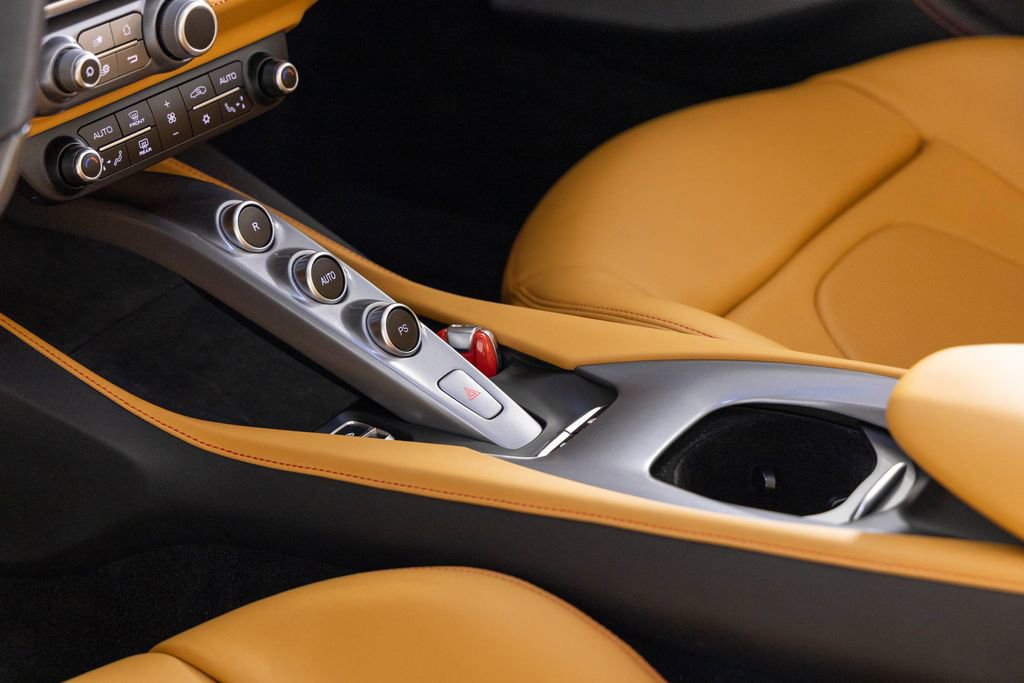 Used 2020 Ferrari Portofino image 6