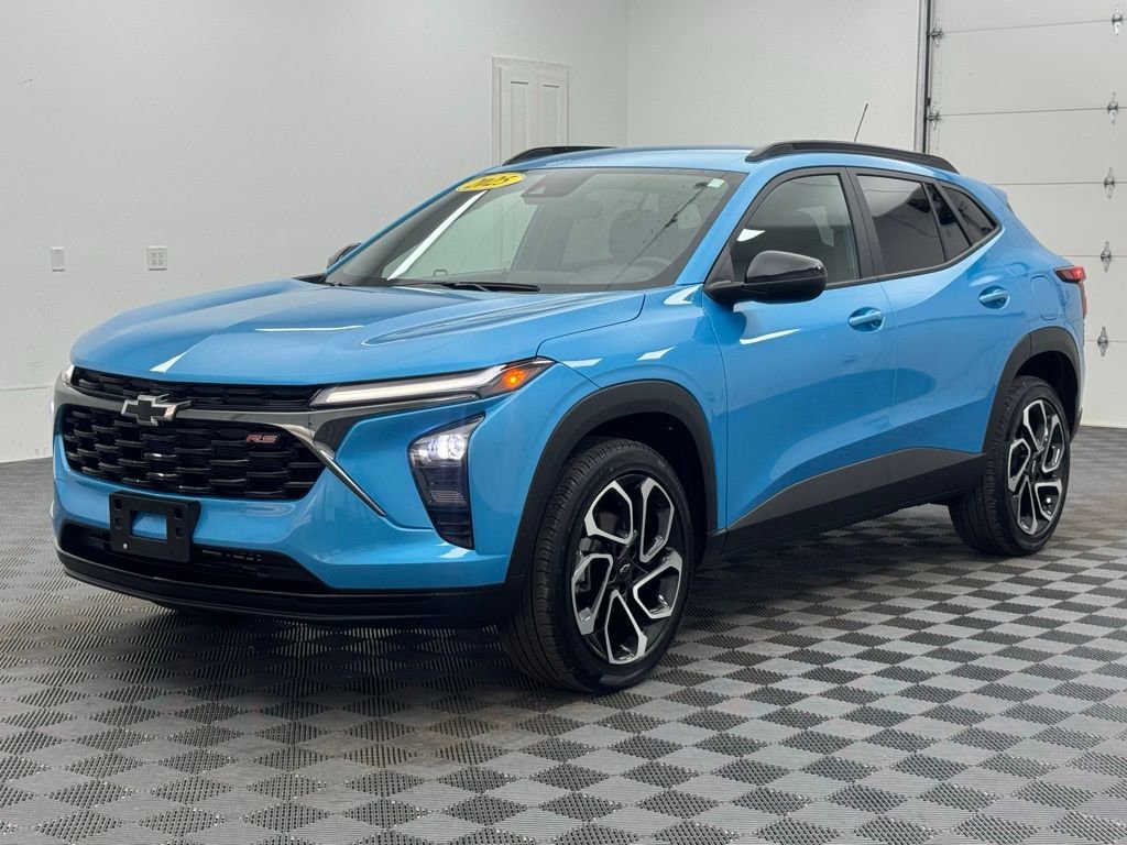 Used 2025 Chevrolet Trax RS FWD video 2