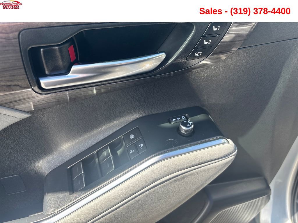 Used 2024 Toyota Highlander Platinum AWD/4WD image 11